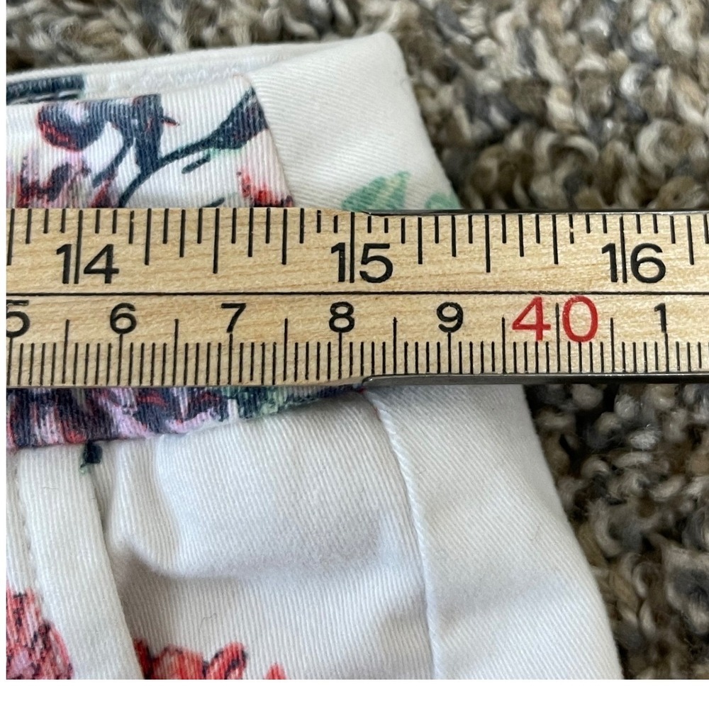 Juniper + Lime‎ Women White Red Floral Cuffed Chino Stretch Shorts Size 4 - Picture 11 of 13
